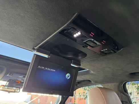 Used 2020 Cadillac Escalade ESV Platinum w/ Escalade Sport Edition image 29