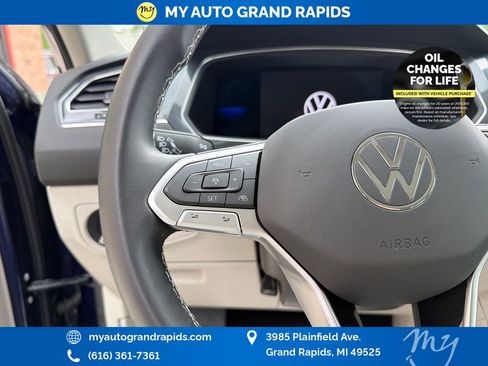 Used 2022 Volkswagen Tiguan SE AWD/4WD image 15