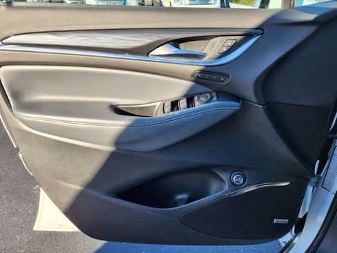 Used 2024 Buick Enclave Premium image 24