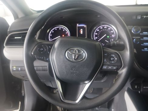 Used 2019 Toyota Camry LE image 3