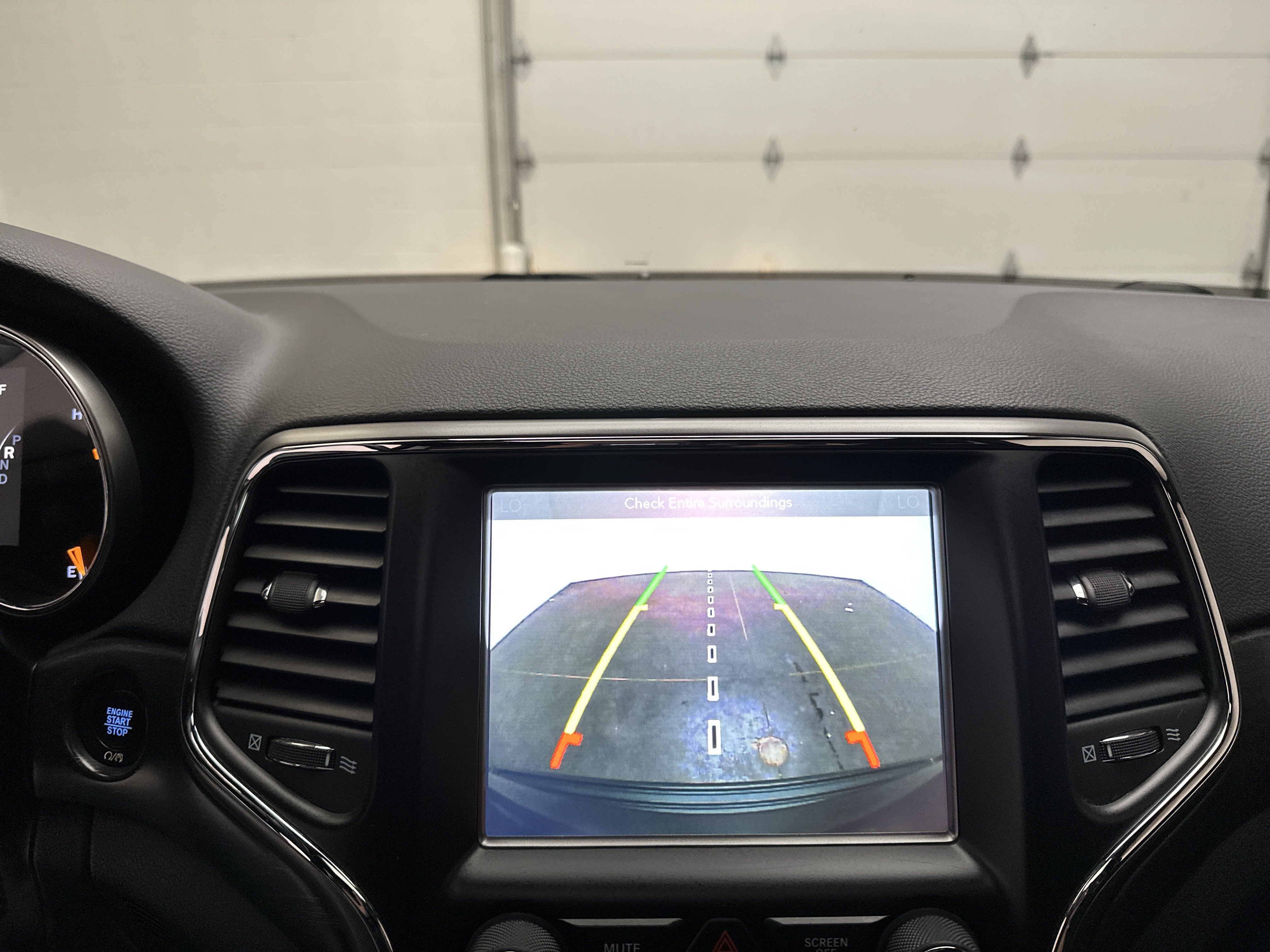 Used 2018 Jeep Grand Cherokee Laredo AWD/4WD image 32