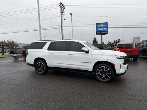 Used 2024 Chevrolet Suburban RST w/ Luxury Package image 7