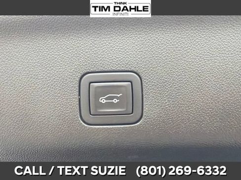 Used 2024 Chevrolet Tahoe Premier AWD/4WD image 16