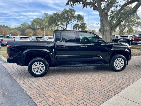 Used 2025 Toyota Tacoma SR5 image 7