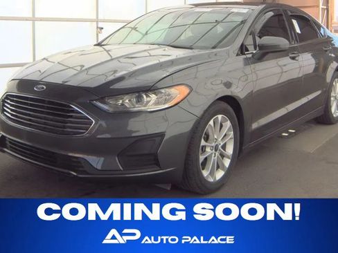 Used 2019 Ford Fusion SE image 1