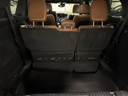 Used 2021 Chrysler Pacifica Limited w/ Uconnect Theater Family Group image 25