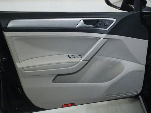 Used 2015 Volkswagen Golf S image 15