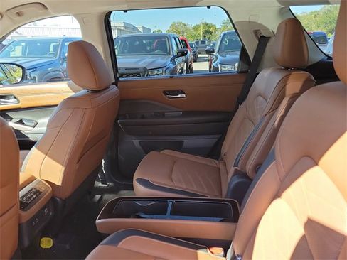 Used 2023 Nissan Pathfinder Platinum image 29