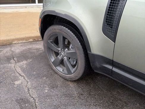 Used 2025 Land Rover Defender 110 X-Dynamic SE image 10