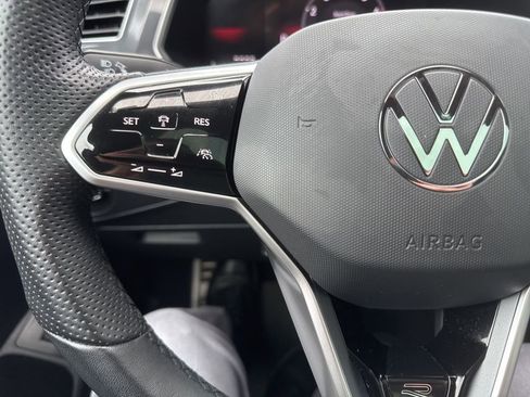 Used 2024 Volkswagen Tiguan SE R-Line AWD/4WD image 13