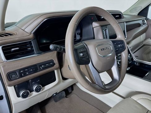 Used 2023 GMC Yukon Denali RWD image 9