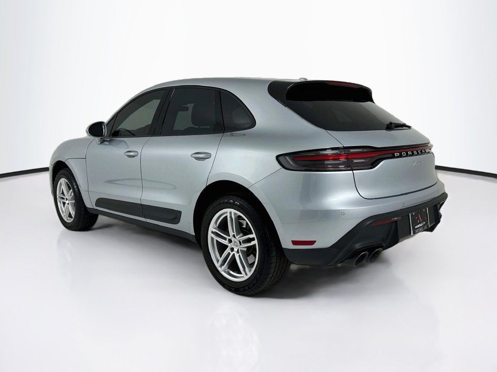 Certified 2025 Porsche Macan AWD/4WD image 3