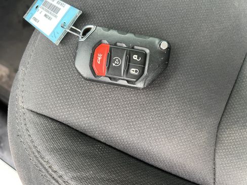 Used 2018 Jeep Wrangler Unlimited Sport S AWD/4WD image 36