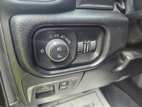 Used 2019 RAM 1500 Big Horn AWD/4WD image 12
