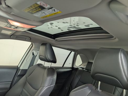 Used 2021 Toyota RAV4 XLE Premium image 17