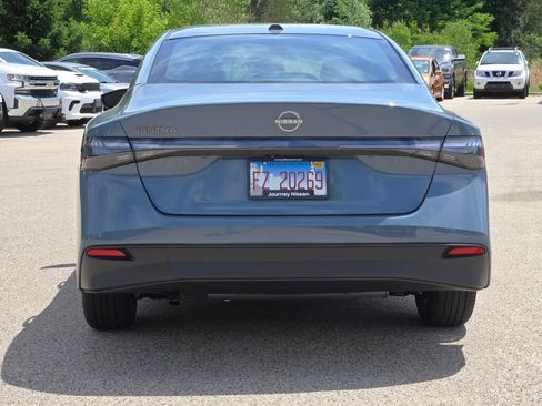 Used 2026 Nissan Sentra SV w/ SV Convenience Package FWD image 11