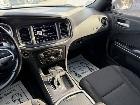 Used 2018 Dodge Charger R/T image 38