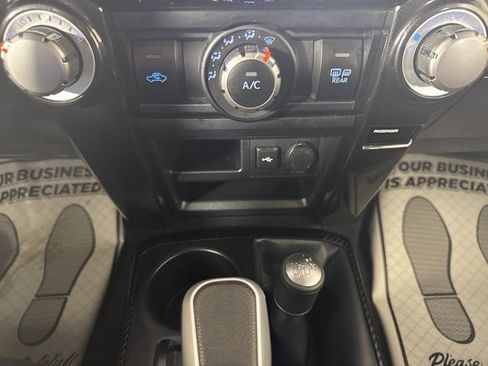 Used 2024 Toyota 4Runner TRD Off-Road Premium image 16