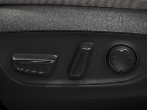 Used 2021 Toyota RAV4 XLE Premium image 20