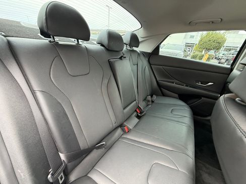 Certified 2023 Hyundai Elantra Limited image 18