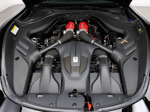 Certified 2022 Ferrari Roma RWD image 87