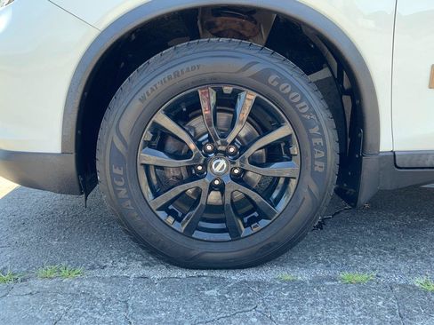 Used 2017 Nissan Rogue SV FWD image 29