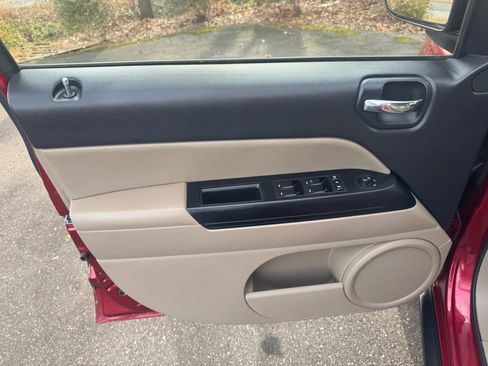 Used 2015 Jeep Compass Sport w/ Power Value Group image 17