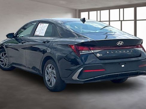 Used 2024 Hyundai Elantra SEL FWD image 12