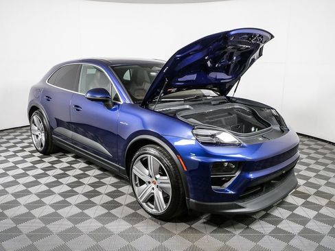 New 2026 Porsche Macan Electric image 36