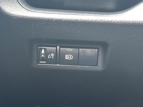 Used 2020 Toyota RAV4 LE image 27