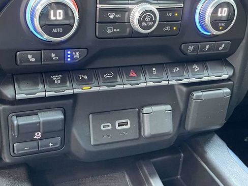 Used 2022 GMC Sierra 2500 AT4 w/ AT4 Preferred Package AWD/4WD image 15