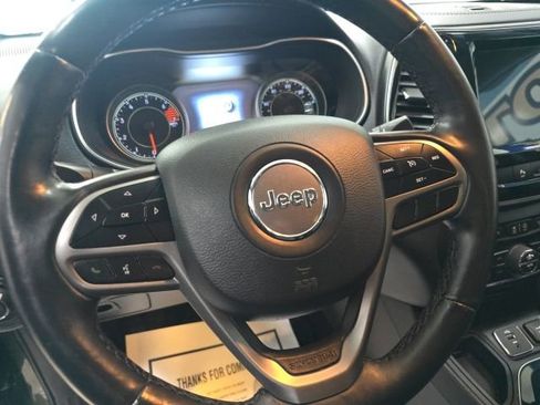 Used 2019 Jeep Cherokee Limited FWD image 15