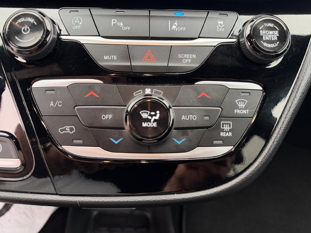 Used 2025 Chrysler Pacifica Select FWD image 20
