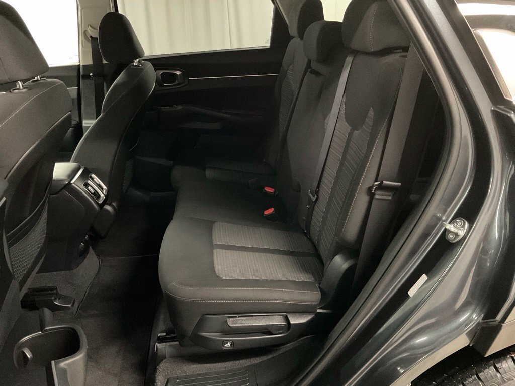 Used 2023 Kia Sorento LX AWD/4WD image 35