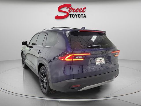 Certified 2025 Toyota Grand Highlander FWD image 2