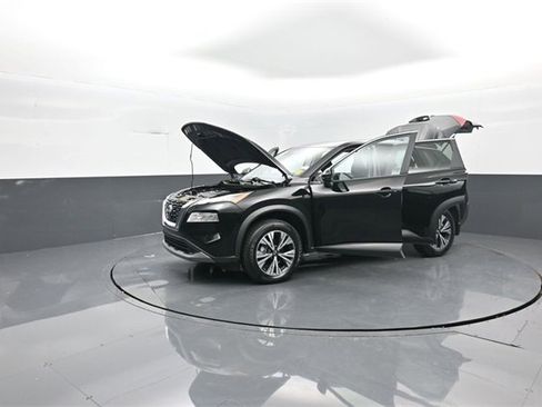 Used 2023 Nissan Rogue SV image 34