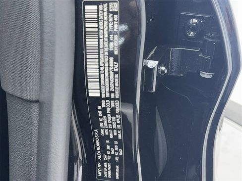 Used 2023 Alfa Romeo Stelvio Ti image 57