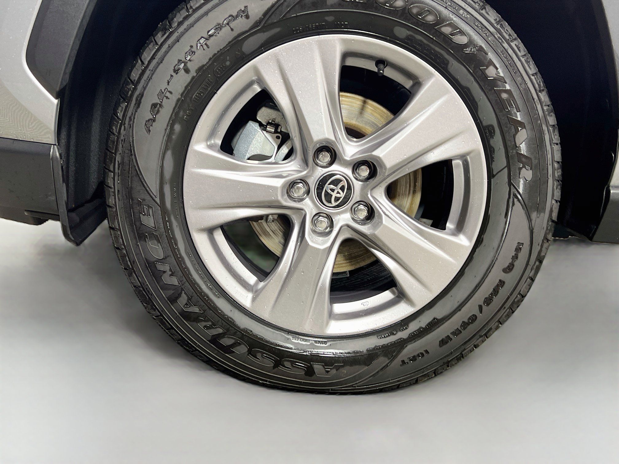 Used 2025 Toyota RAV4 XLE FWD image 14