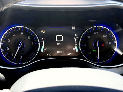 Used 2023 Chrysler Pacifica Touring-L w/ Uconnect Theater Family Group AWD/4WD image 24