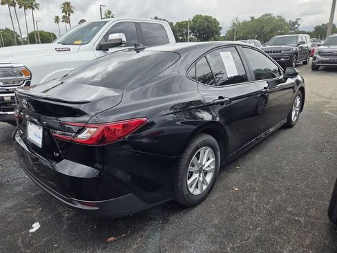 Used 2025 Toyota Camry LE w/ Convenience Package FWD image 5
