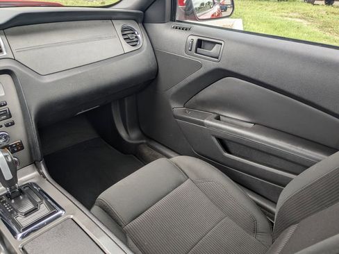 Used 2014 Ford Mustang Convertible RWD image 17