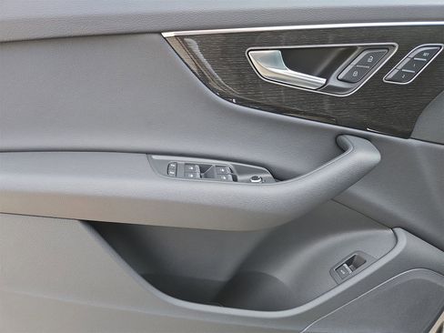 Certified 2025 Audi Q7 3.0T Premium image 15