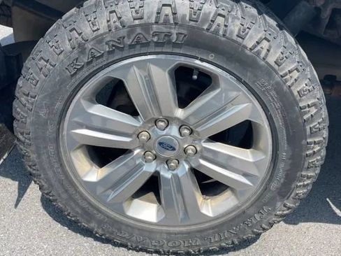 Used 2019 Ford F150 Lariat w/ Equipment Group 502A Luxury AWD/4WD image 20