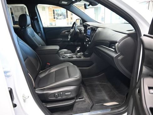 Used 2022 Chevrolet Traverse Premier w/ LPO, Floor Liner Package AWD/4WD image 10