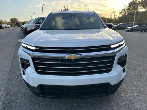 Certified 2025 Chevrolet Traverse LT image 3