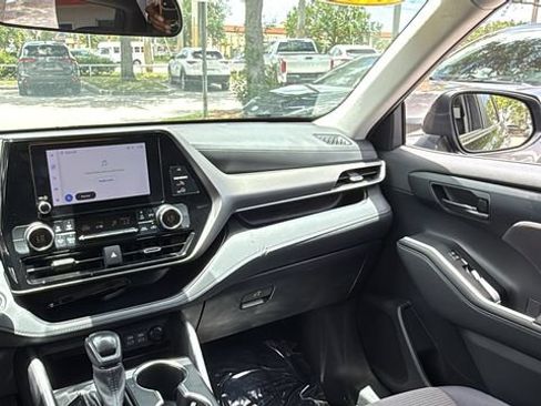 Used 2023 Toyota Highlander L FWD image 14
