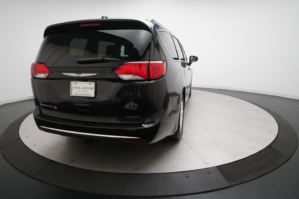 Used 2017 Chrysler Pacifica Touring-L Plus FWD image 13