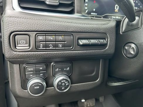 Used 2023 GMC Yukon XL Denali AWD/4WD image 30