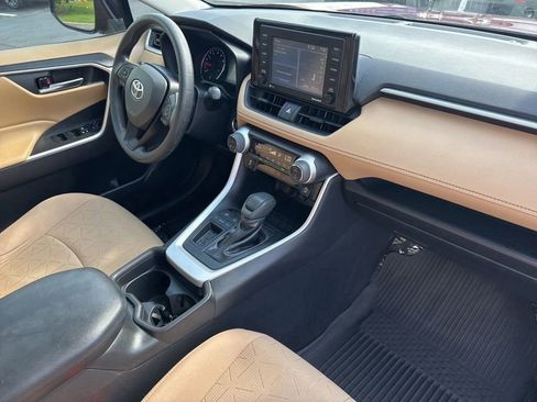 Used 2021 Toyota RAV4 XLE image 19