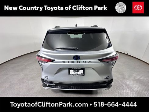 Certified 2023 Toyota Sienna XSE image 4